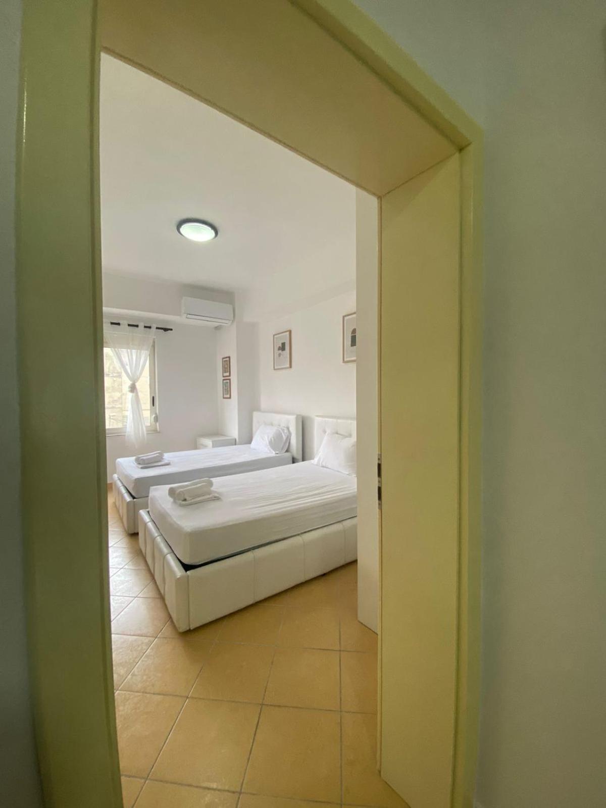 Nicole Apartments Rental ドゥラス エクステリア 写真