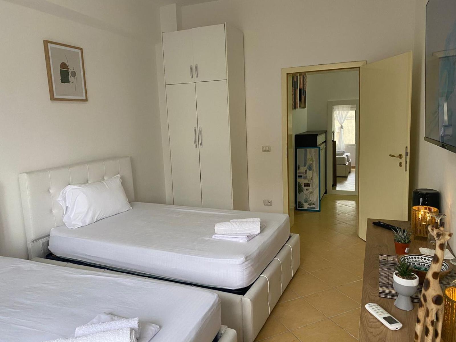 Nicole Apartments Rental ドゥラス エクステリア 写真