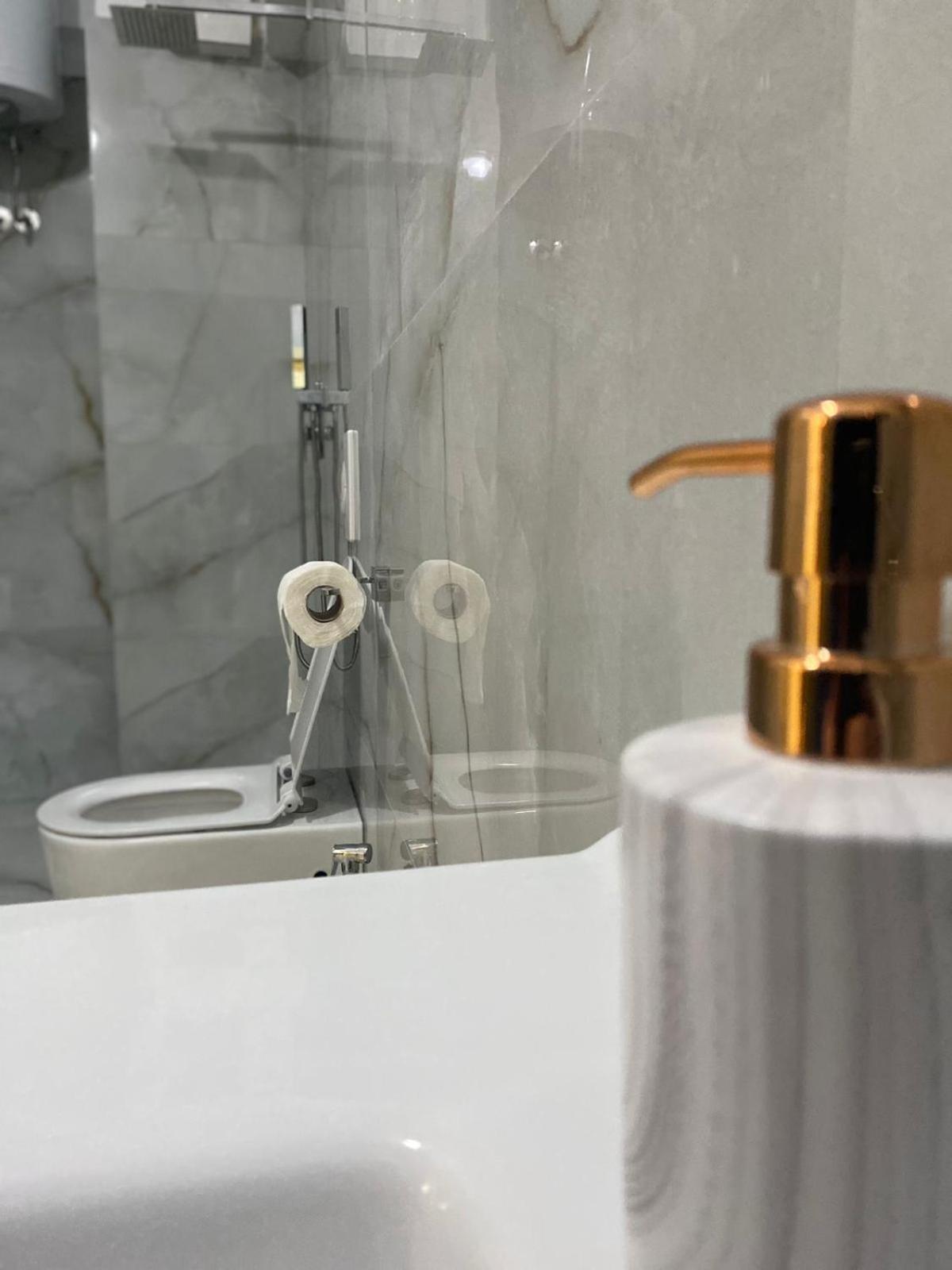 Nicole Apartments Rental ドゥラス エクステリア 写真